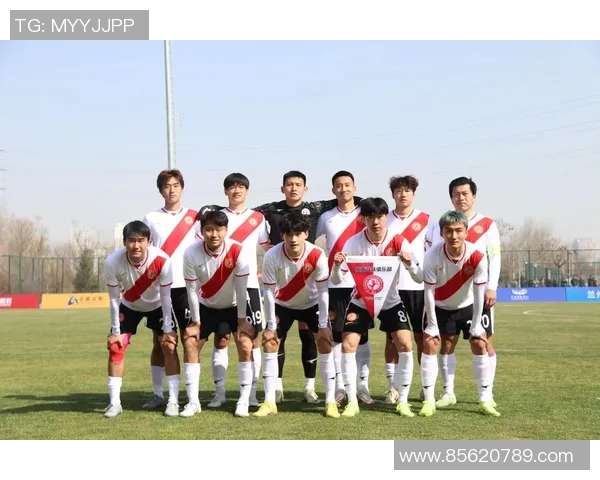 足球明星11号女生的魅力瞬间展现与她的精彩比赛时刻分享 足球明星11号女生的魅力瞬间展现与她的精彩比赛时刻分享