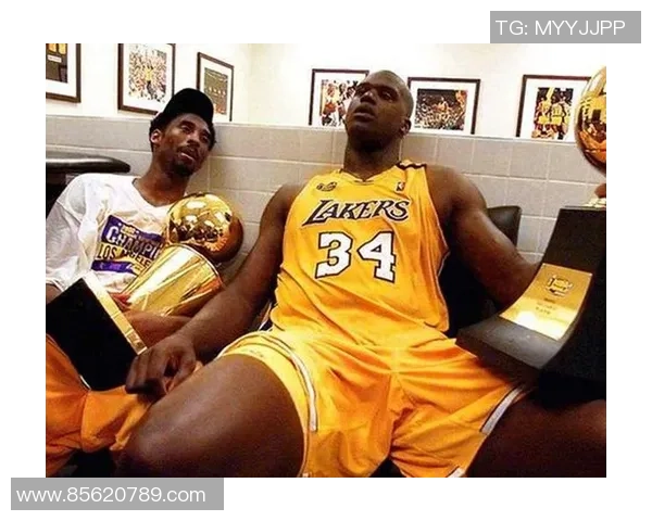 足球传奇科比在绿茵场上的精彩瞬间与不朽风采的完美展现