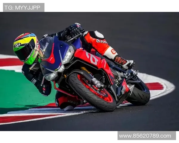 足球明星骑机车精彩瞬间合集速度与激情的完美结合 足球明星骑机车精彩瞬间合集速度与激情的完美结合